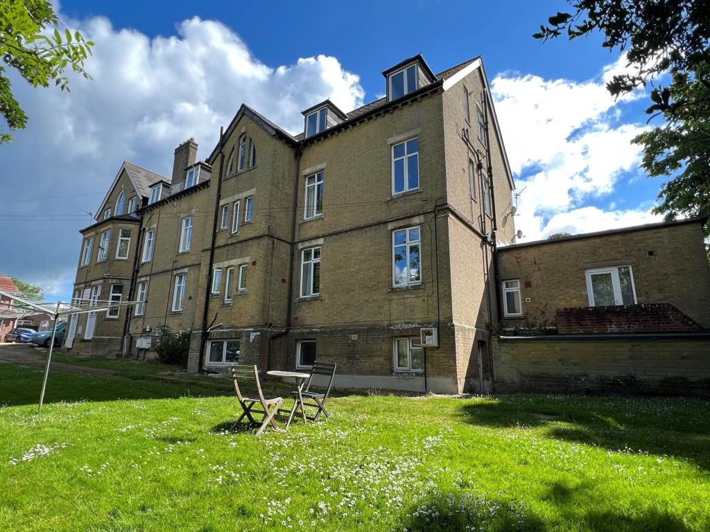 Lot: 11 - FREEHOLD BLOCK OF 13 FLATS FOR INVESTMENT -